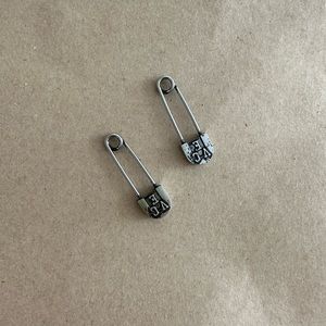 Golden goose deluxe brand limited edition 2024 shoe lace charm pins